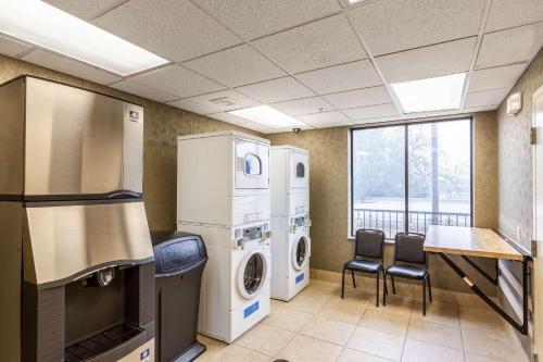 Comfort Suites Alamo Riverwalk - image 11
