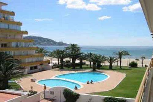 Aussicht, Beautiful apartment in front of beach, pool, view in Roses