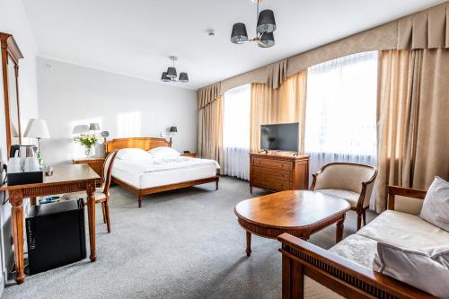 Hotel Pod Złotą Różą - image 3