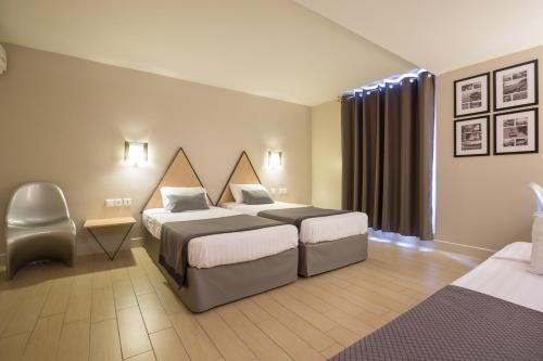 Hôtel Amirauté - image 12