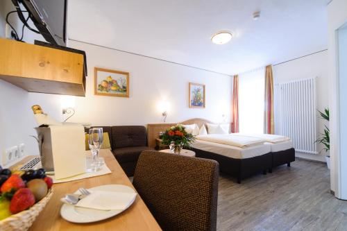 1 queen bed