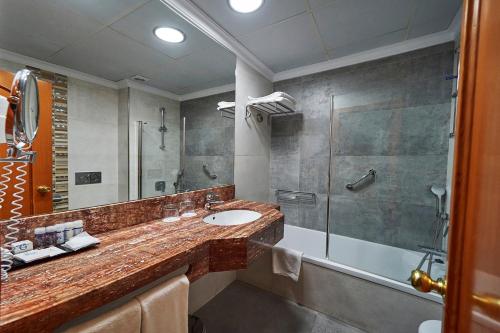Hotel Balcón de Europa - image 3