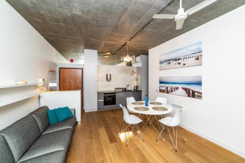 Tarasowy - Neptun Park Jelitkowo by OneApartments - image 2