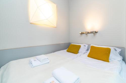 One-Bedroom Apartment image 4