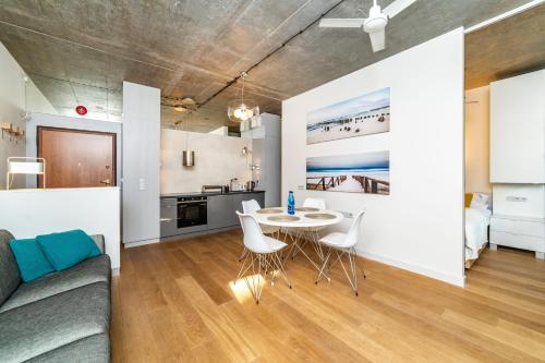 One-Bedroom Apartment image 3