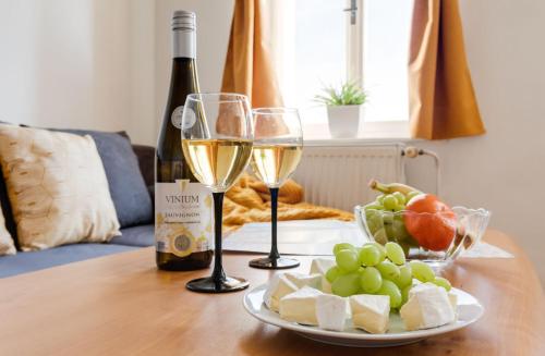 Sunshine Apartment near the City center 5