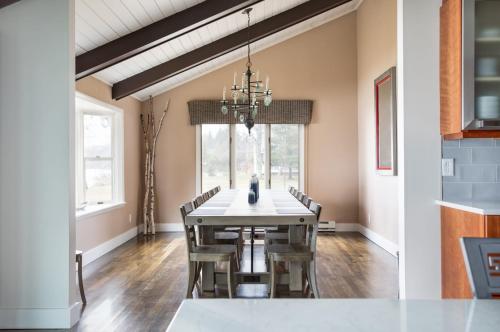 Sandbar Cedar Cottage on Lake Leelanau - image 2
