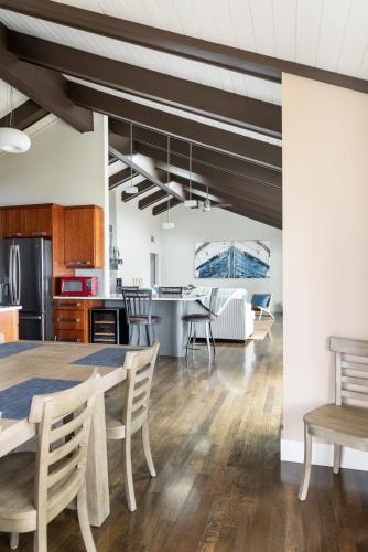 Sandbar Cedar Cottage on Lake Leelanau - image 11