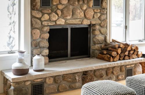 Sandbar Cedar Cottage on Lake Leelanau - image 9