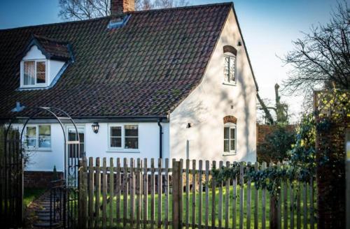 Dreamy Suffolk Country Cottage Escape