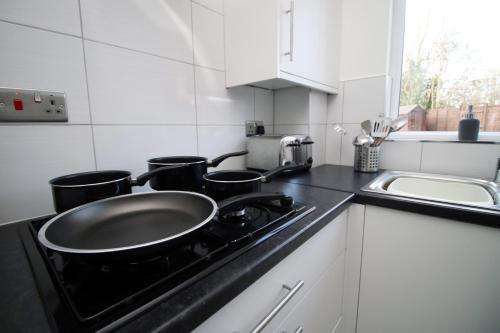 CHANDOS - Spacious Home, High Speed Wi-Fi, Free Parking, Garden