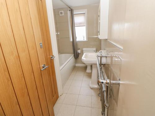 1 Braeside Bishop Auckland - image 5