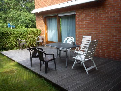 EG-Zimmer mit Bad und Terrasse