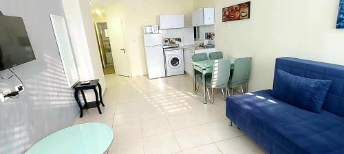 Short Term Apartment Tel Aviv Bat Yam 413 in Bat Yam