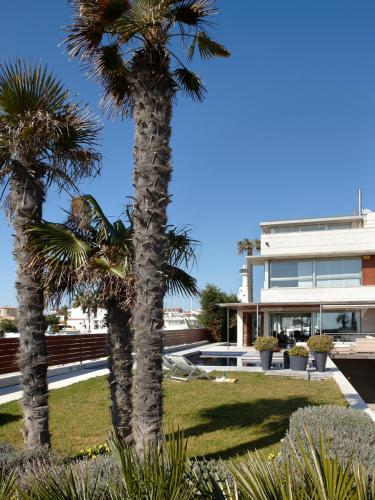 CASA EN EMPURIABRAVA PRIMERA LINEA MAR CON AMARRE gîte à louer Platja d'Empuriabrava