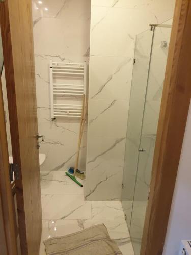 Shower, Neuf & Moderne au jardin de Carthage in Jardins De Carthage