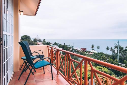 Балкон/терраса, La Jolie - Luxury Ocean View Villa in Блэк Рок