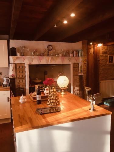 Maison Blanche De Hudson in Oradour-sur-Vayres