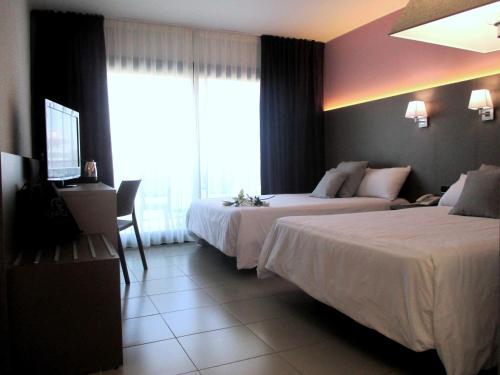 Superior Double Room with City View image 4