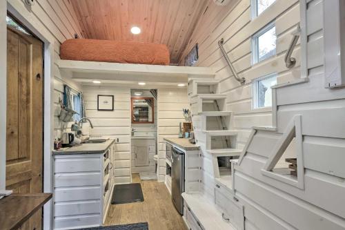Unique Stay Tiny Everest San Antonio Home! in San Antonio, USA