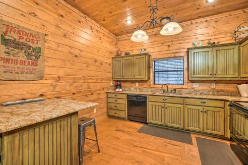 Broken Bow Cabin with Deck, Hot Tub and Fire Pit! in Broken Bow, USA