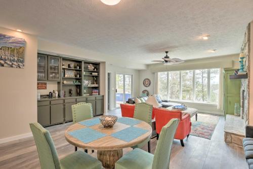 Lake Keowee Resort Condo with Balcony and Pool Access! Lake Keowee Resort Condo with Balcony and Pool Access!