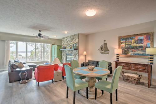 Lake Keowee Resort Condo with Balcony and Pool Access! Lake Keowee Resort Condo with Balcony and Pool Access!