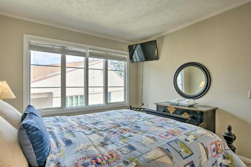 Lake Keowee Resort Condo with Balcony and Pool Access! Lake Keowee Resort Condo with Balcony and Pool Access!