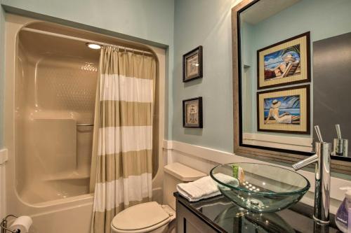 Lake Keowee Resort Condo with Balcony and Pool Access! Lake Keowee Resort Condo with Balcony and Pool Access!