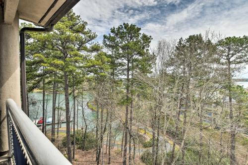 Lake Keowee Resort Condo with Balcony and Pool Access! Lake Keowee Resort Condo with Balcony and Pool Access!