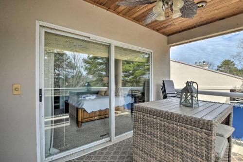 Lake Keowee Resort Condo with Balcony and Pool Access! Lake Keowee Resort Condo with Balcony and Pool Access!