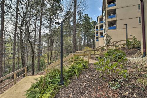 Lake Keowee Resort Condo with Balcony and Pool Access! Lake Keowee Resort Condo with Balcony and Pool Access!