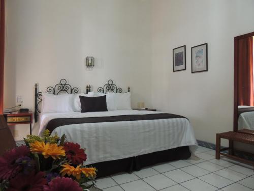 348973128 Hotel Concierge Plaza Colima