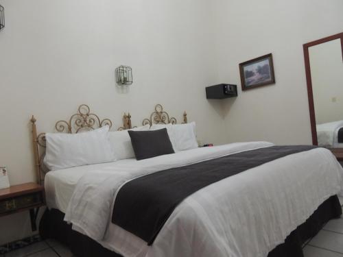 348973278 Hotel Concierge Plaza Colima
