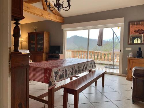 Rez de Piscine 10 Personnes - RÊVE DE PAPILLON et À L'étage 5 Personnes - NID D'ÉTOILES Il s'agit bien de deux gîtes individuels qui sont reliés par un escalier interne cela permet a une grande famille de louer les deux gîtes - image 6