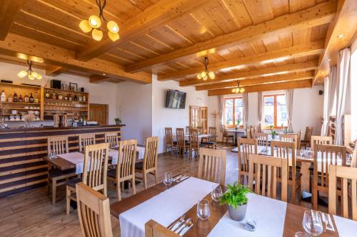 Restaurant, Zamecky Dvur Cernousy in Frydlant