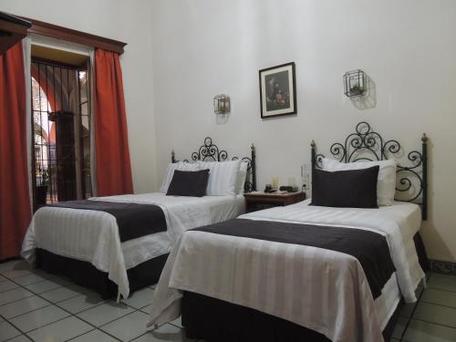 348976418 Hotel Concierge Plaza Colima