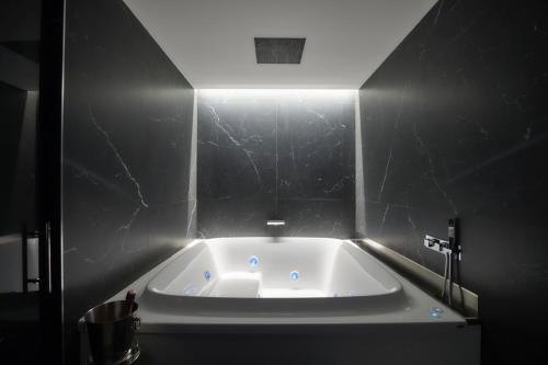 Five stars Florence luxury apartments with Jacuzzi, Florencja