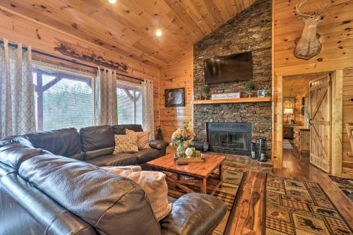 Stunning Sevierville Cabin with Outdoor Kitchen and Spa - image 11