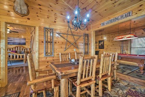 Sevierville Cabin with Outdoor Kitchen and Hot Tub! in Sevierville, USA