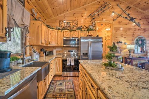Sevierville Cabin with Outdoor Kitchen and Hot Tub! in Sevierville, USA