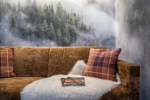 1 queen bed, 1 sofa bed