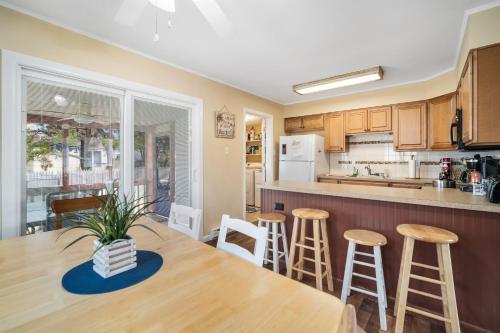 ⭐️The Lucky 7 Beach House⭐️Water view⭐️4 bedroom⭐️ - image 10