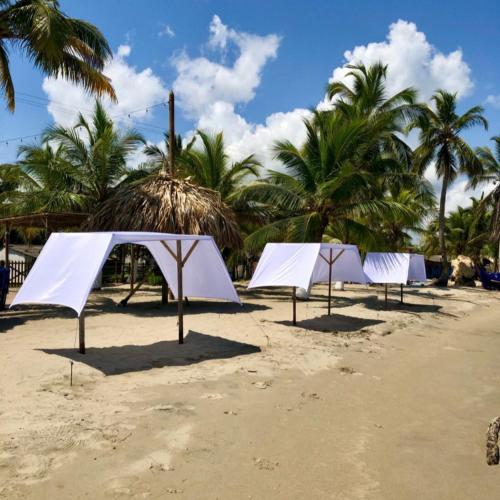 Cabañas Familiares en Coveñas con Piscina frente a la Playa