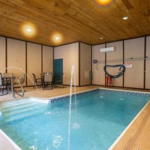The Ponderosa - w Private Hot Tub Indoor Pool