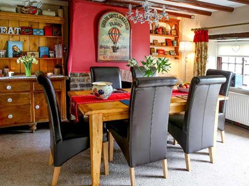 Clara's Cottage - image 9