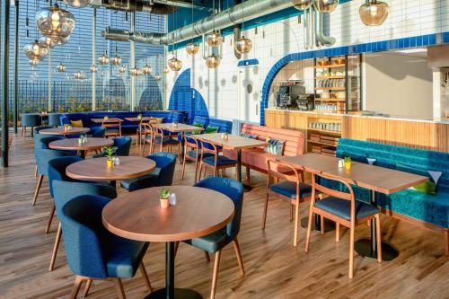 YOTEL Amsterdam - main image