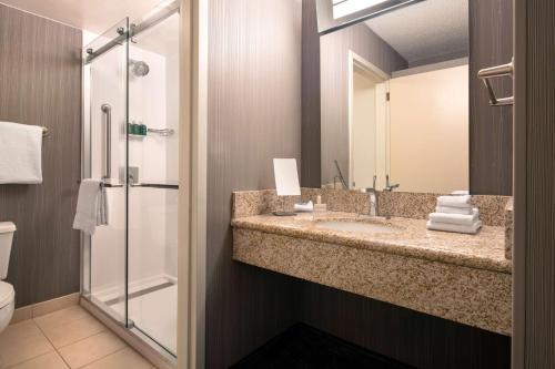 Mobility Accessible - King Room with Roll-In Shower