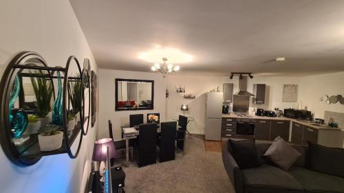 Picture of Cosy 2 Bedroom Apt With Fast Wi-Fi & Free Parking