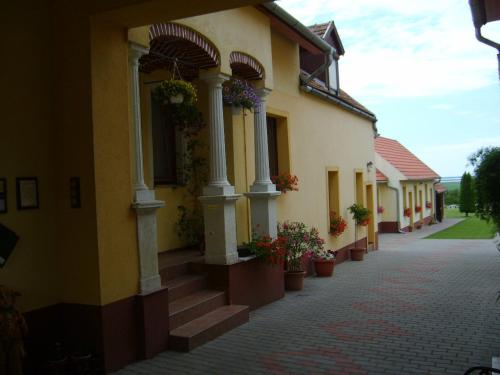 A szálláshely kívülről, Szuts Vendeghaz in Fertőrákos